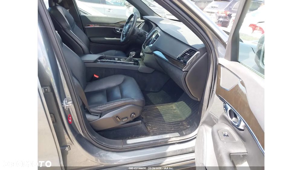 Volvo XC 90 - 8
