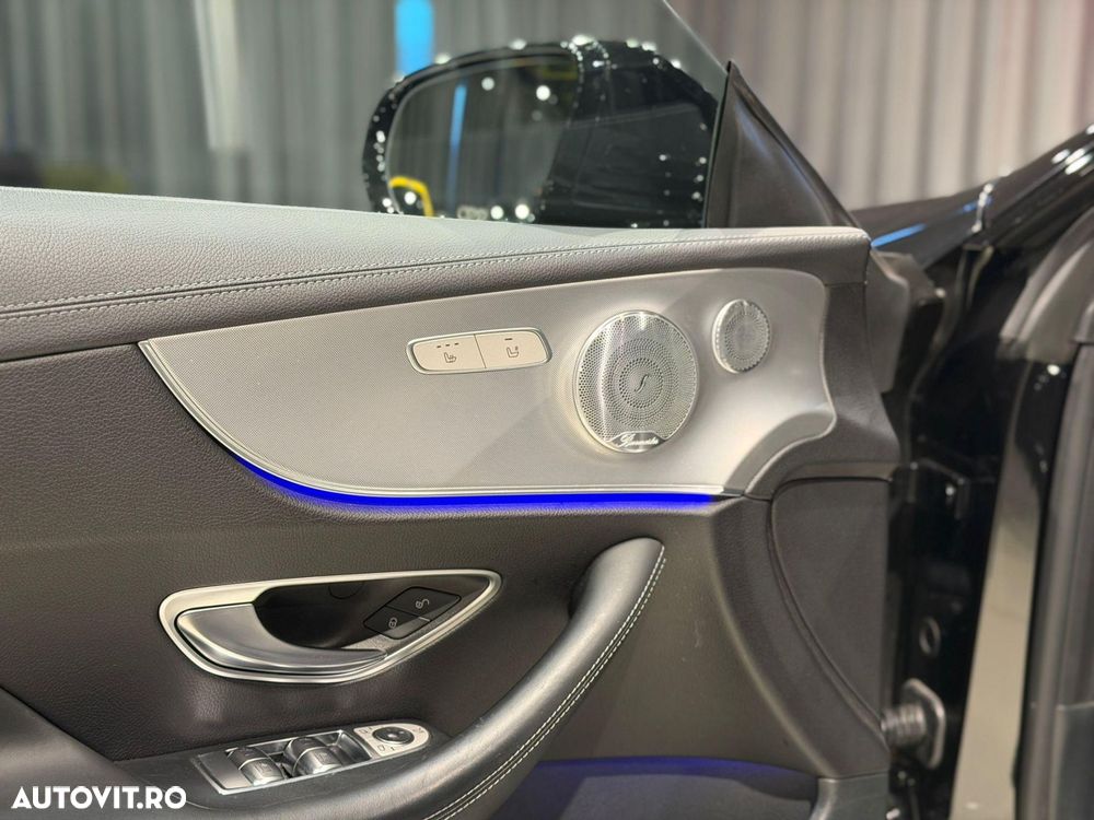 Mercedes-Benz E 300 Coupe Aut. - 28