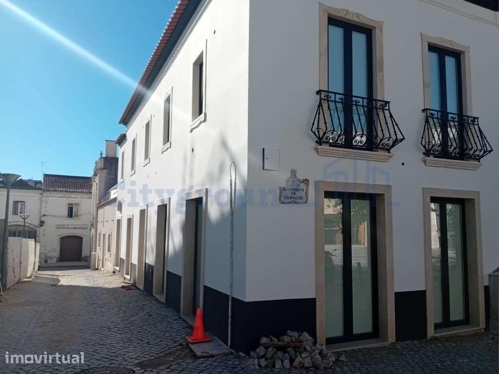 Moradia Geminada V2+1 no centro da cidade, Ourém - Grande imagem: 2/19