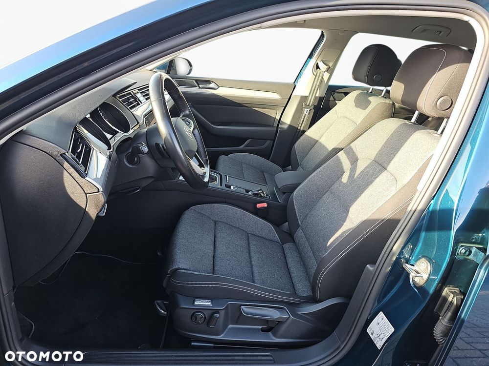 Volkswagen Passat - 12