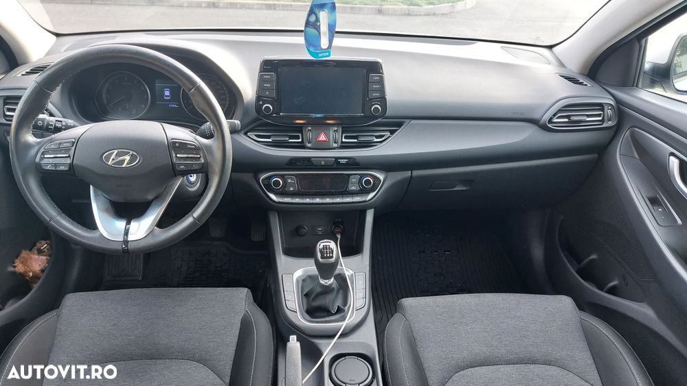 Hyundai i30 1.5 110CP 5DR M/T Highway - 11