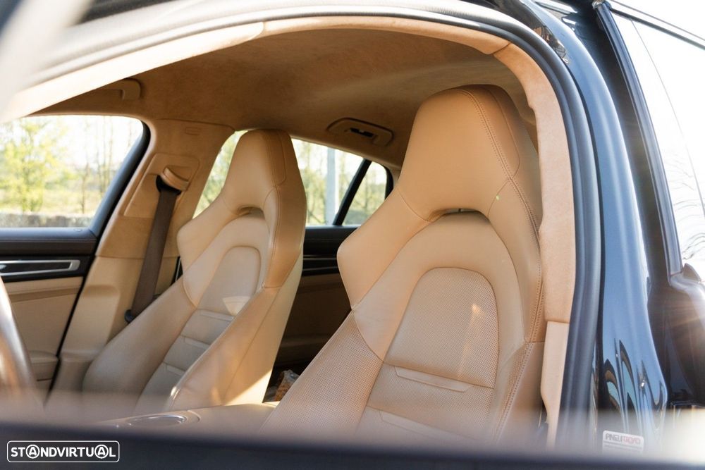 Porsche Panamera 4 S - 31