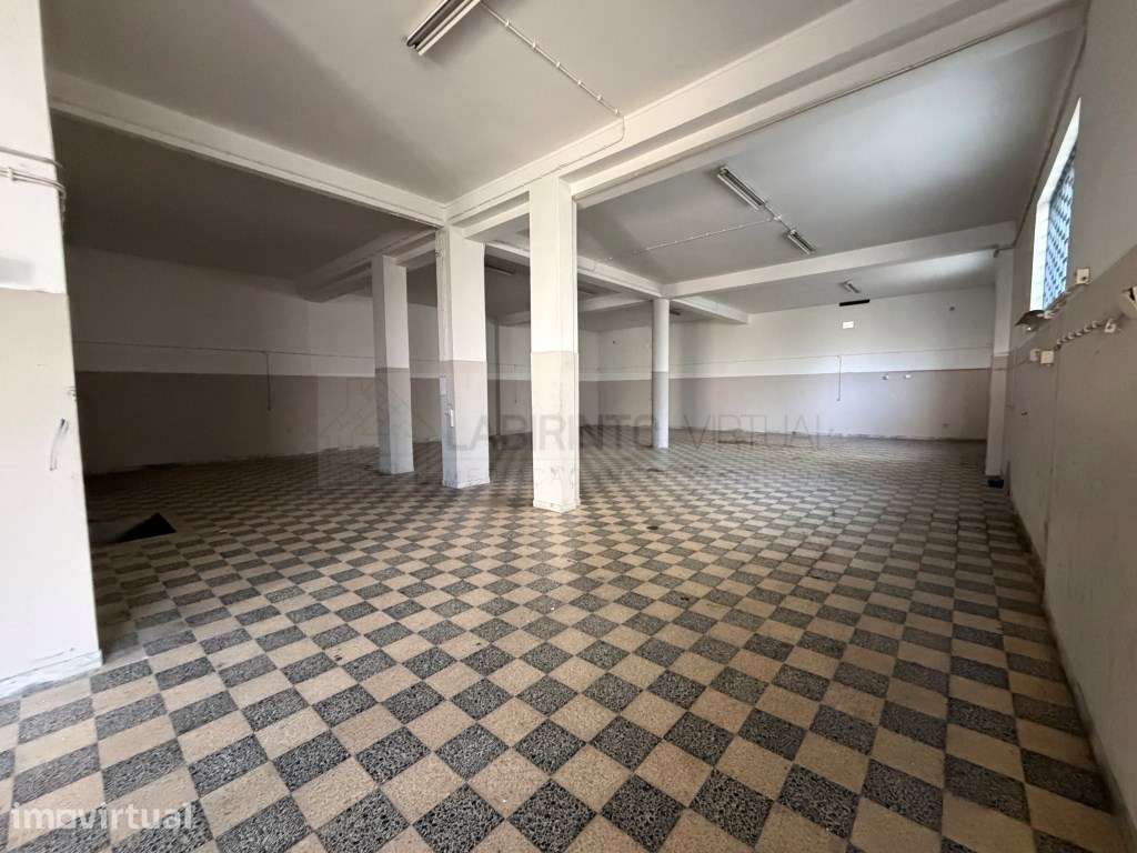 Arrenda-se Armazém na Povoa de Santo Adrião - Grande imagem: 4/6
