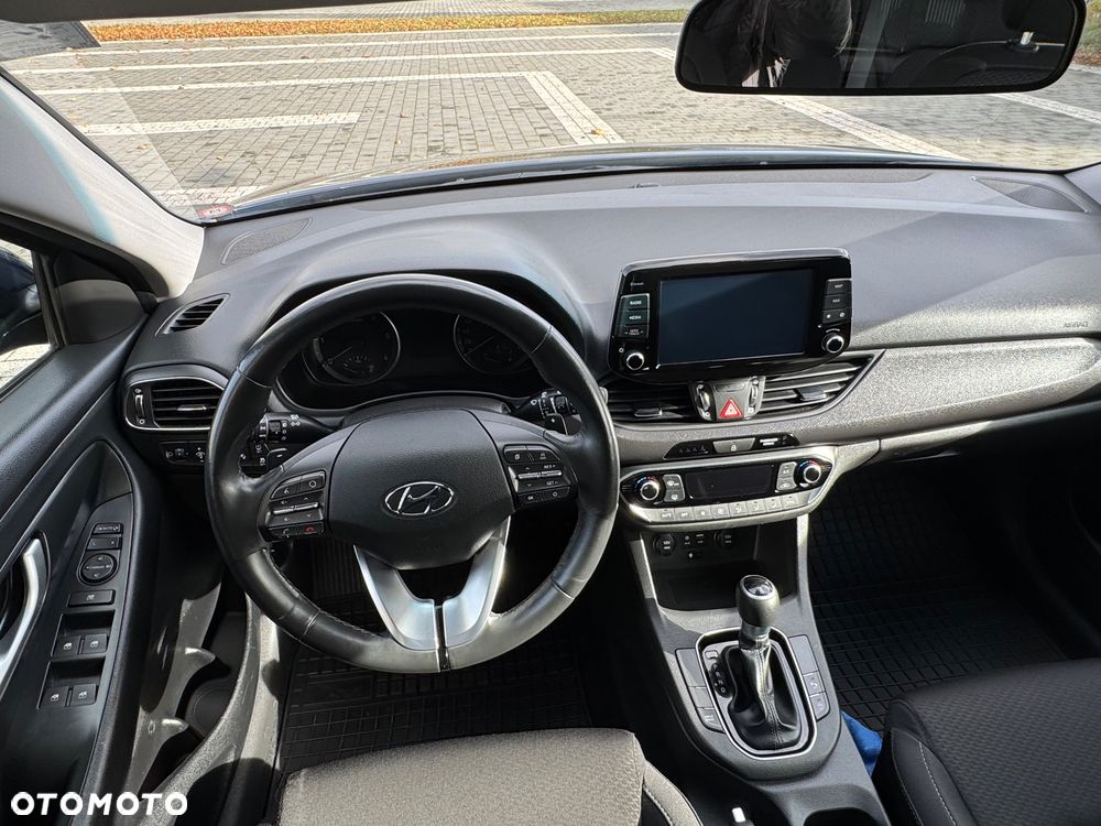 Hyundai i30 Fastback 1.6 CRDI Premium DCT - 17