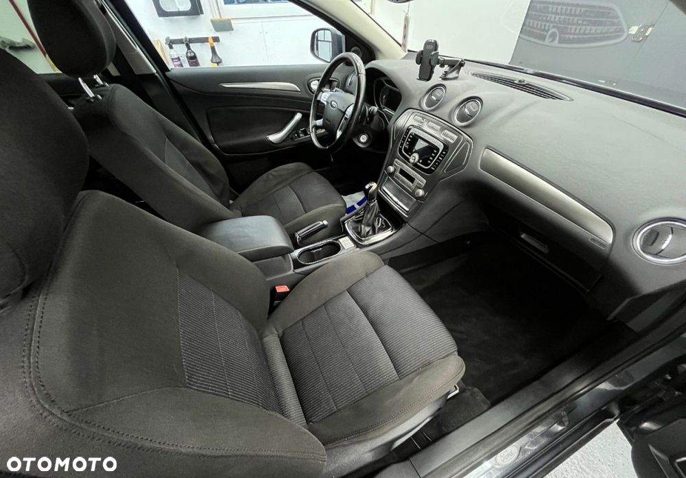 Ford Mondeo - 22