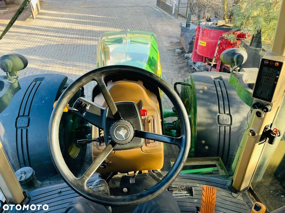 John Deere 8130 - 18