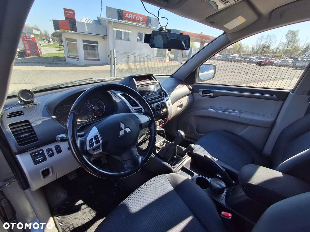 Mitsubishi Pajero Sport - 21