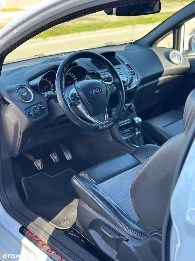 Ford Fiesta 1.6 EcoBoost mit Leder-Sport-Paket ST - 5