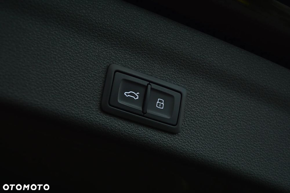 Audi A6 Avant 40 TDI quattro S tronic S line - 38
