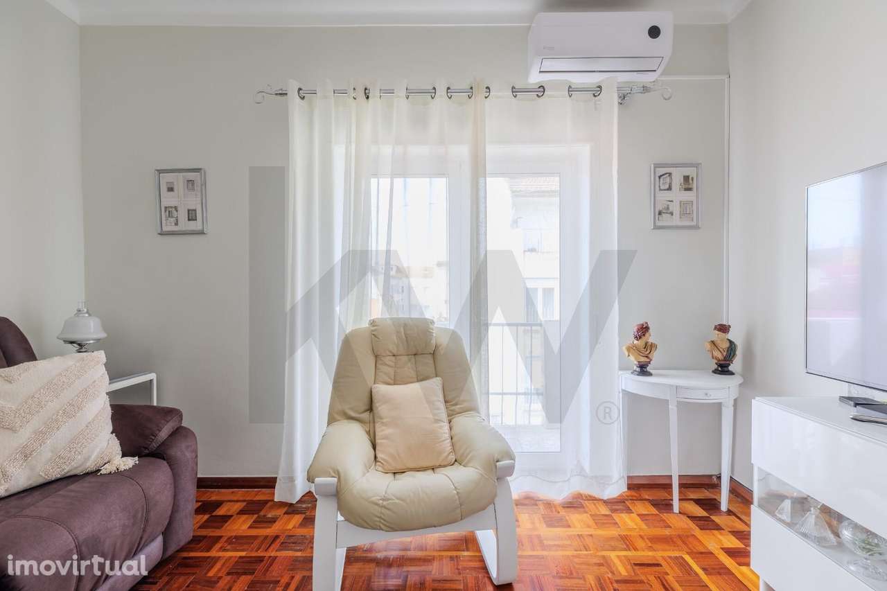 Apartamento T2 com Varanda e Vista Desafogada | Barreiro - Grande imagem: 4/41