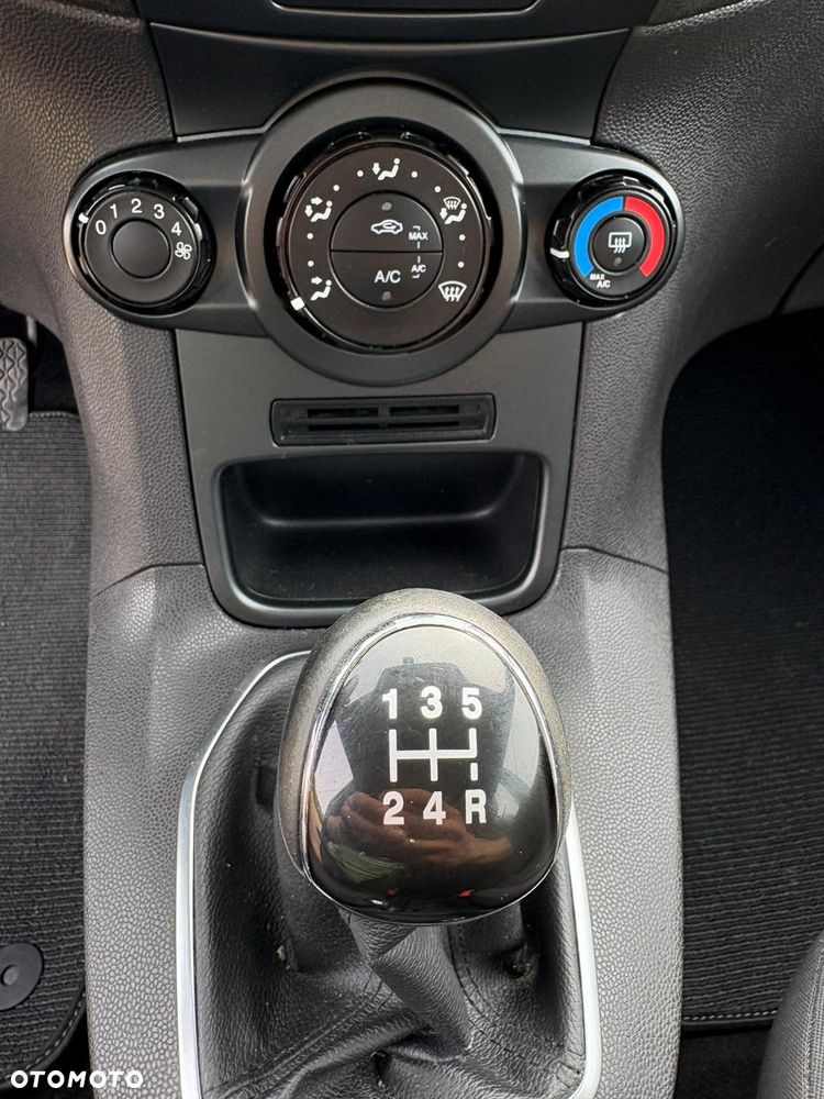 Ford Fiesta 1.25 Celebration - 13