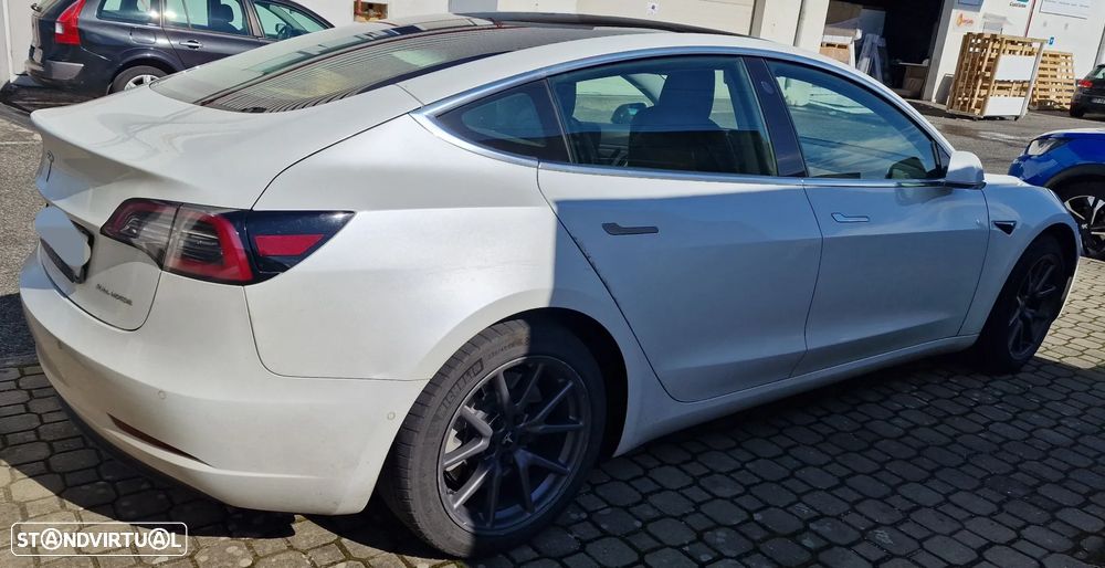 Tesla Model 3 - 3