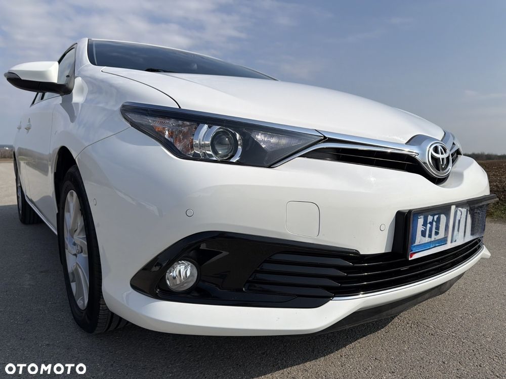 Toyota Auris 1.6 Premium - 8
