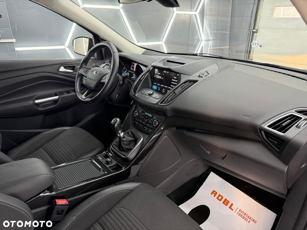 Ford Kuga 1.5 EcoBoost 2x4 Titanium - 30
