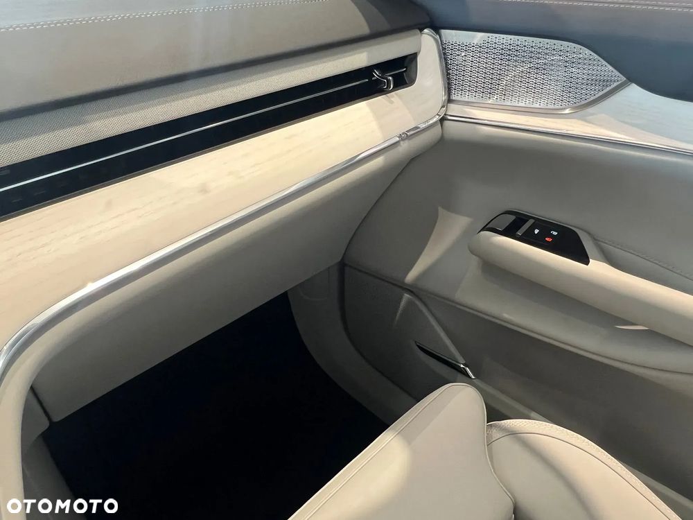 Volvo EX90 - 12