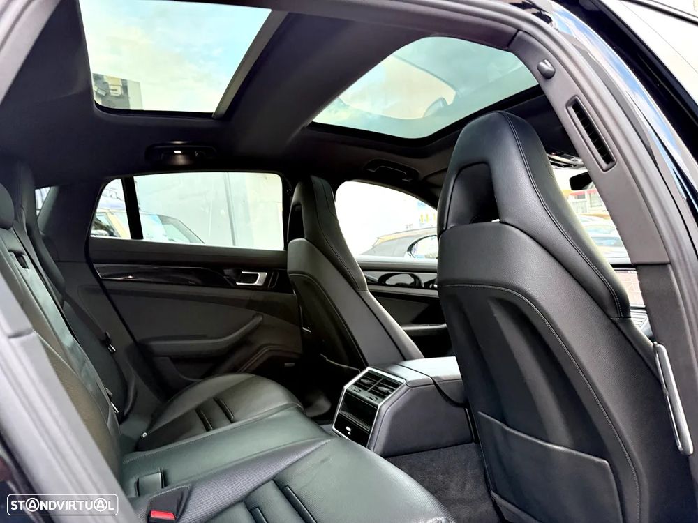 Porsche Panamera 4 E-Hybrid - 36