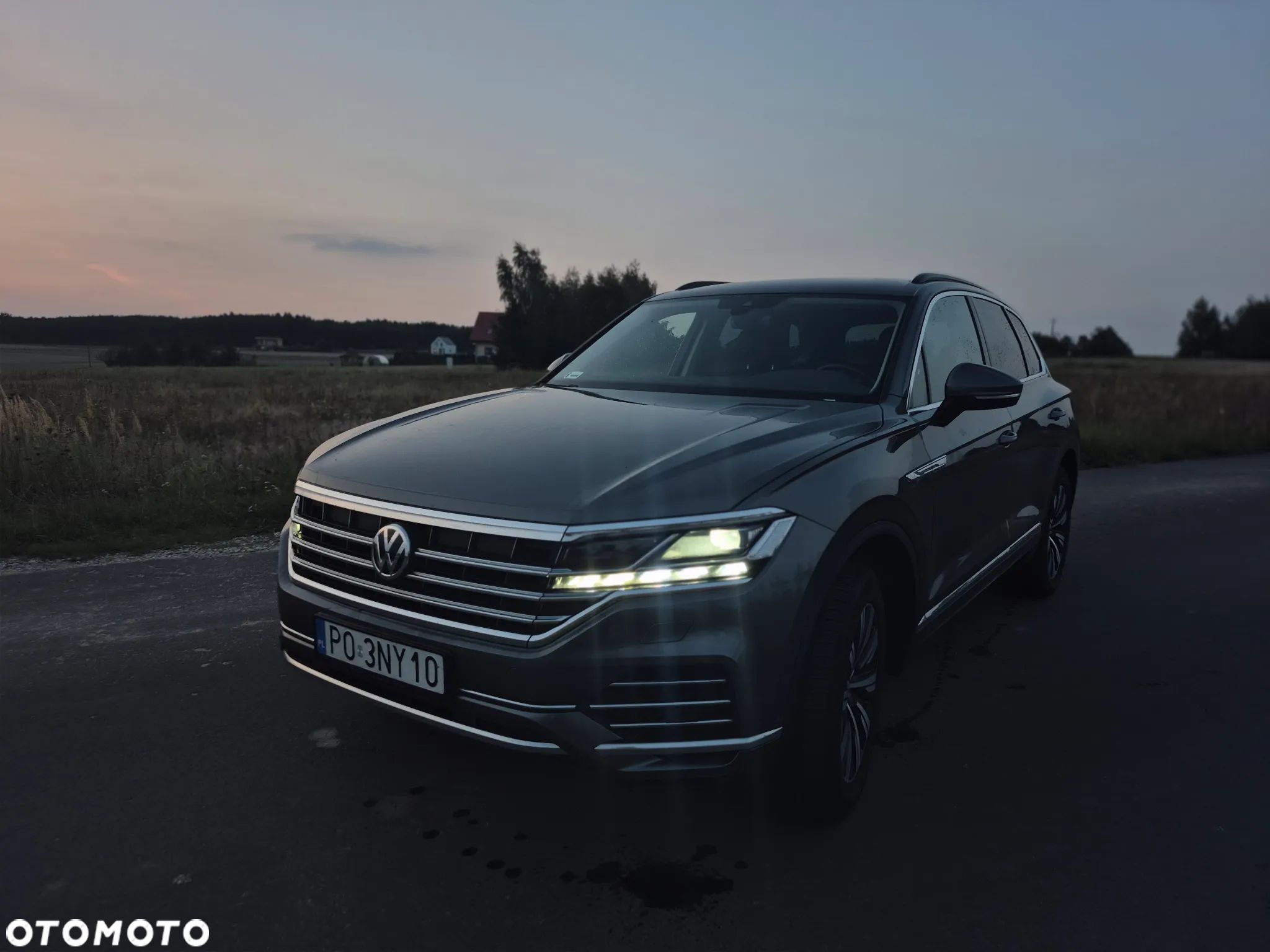 Volkswagen Touareg - 1