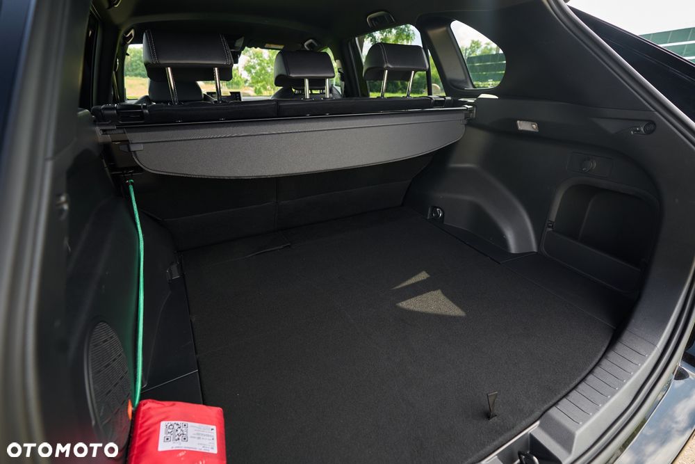 Toyota RAV4 2.5 Hybrid Black Edition by JBL 4x4 - 38