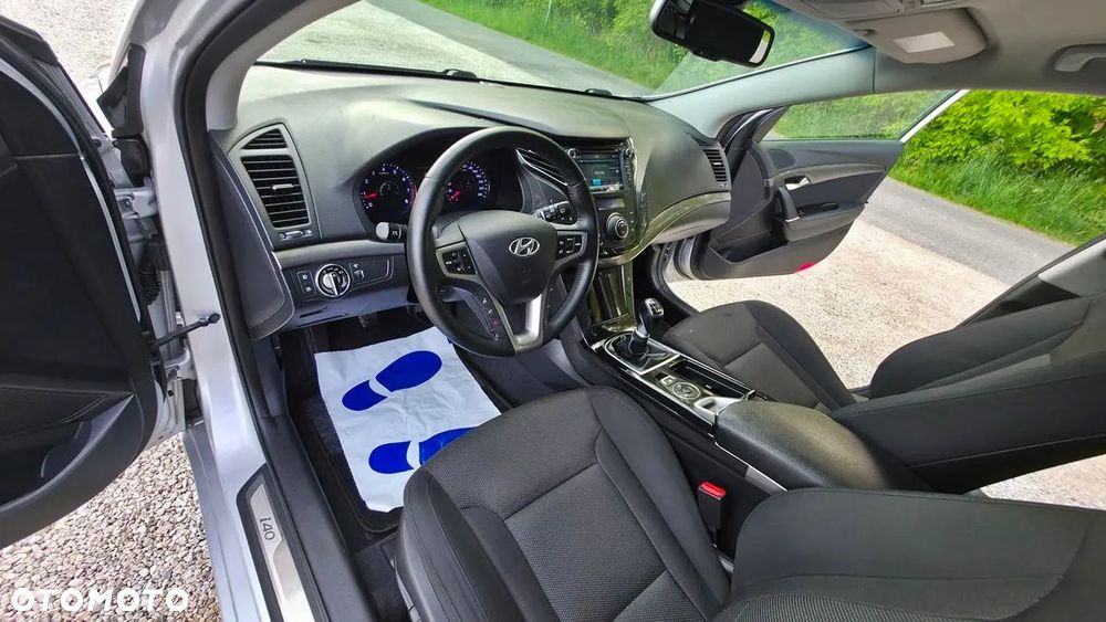 Hyundai i40 Kombi blue 1.6 Family - 22