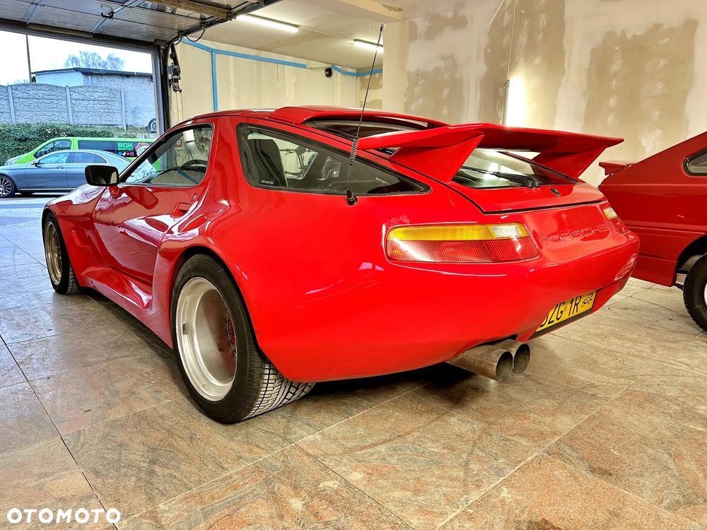 Porsche 928 - 1