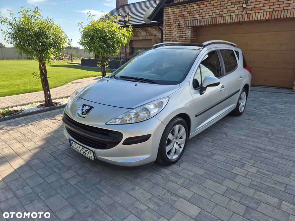 Peugeot 207 - 1