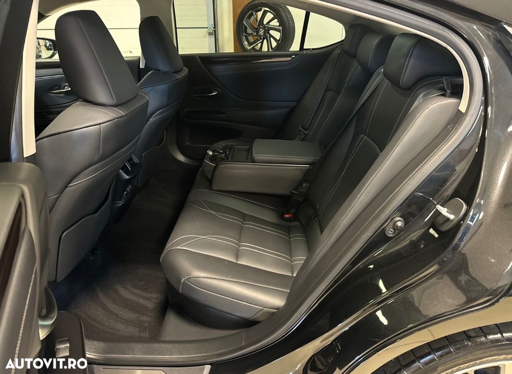 Lexus Seria ES 300h 2.5 TNGA HV 25H- 4X2 CVT Executive - 15