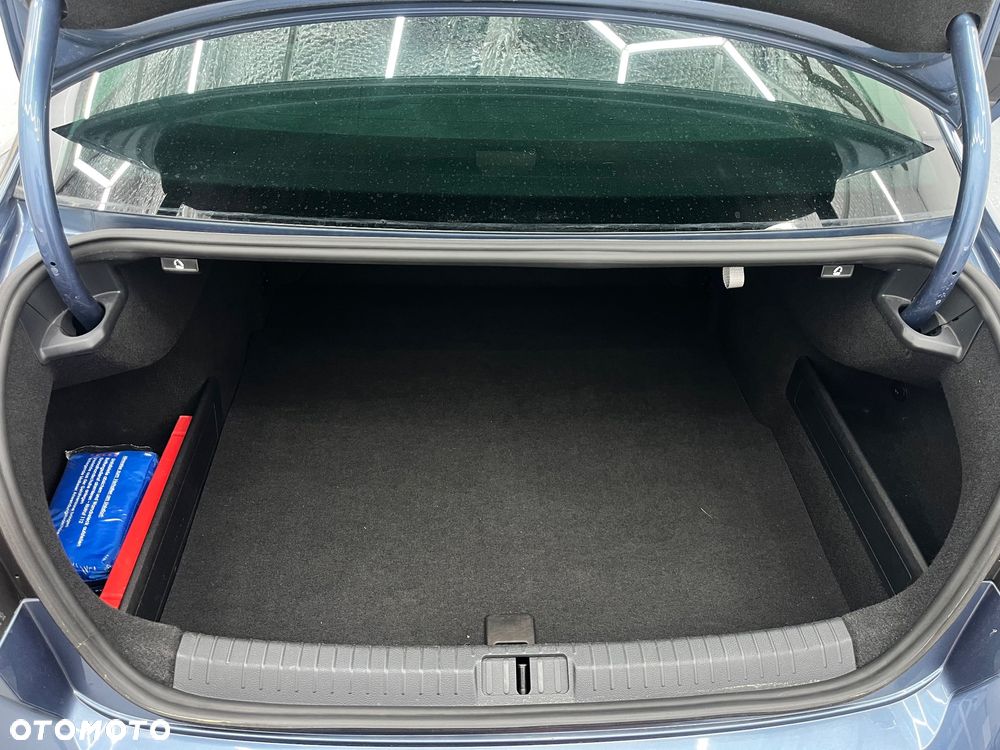 Volkswagen Passat - 38