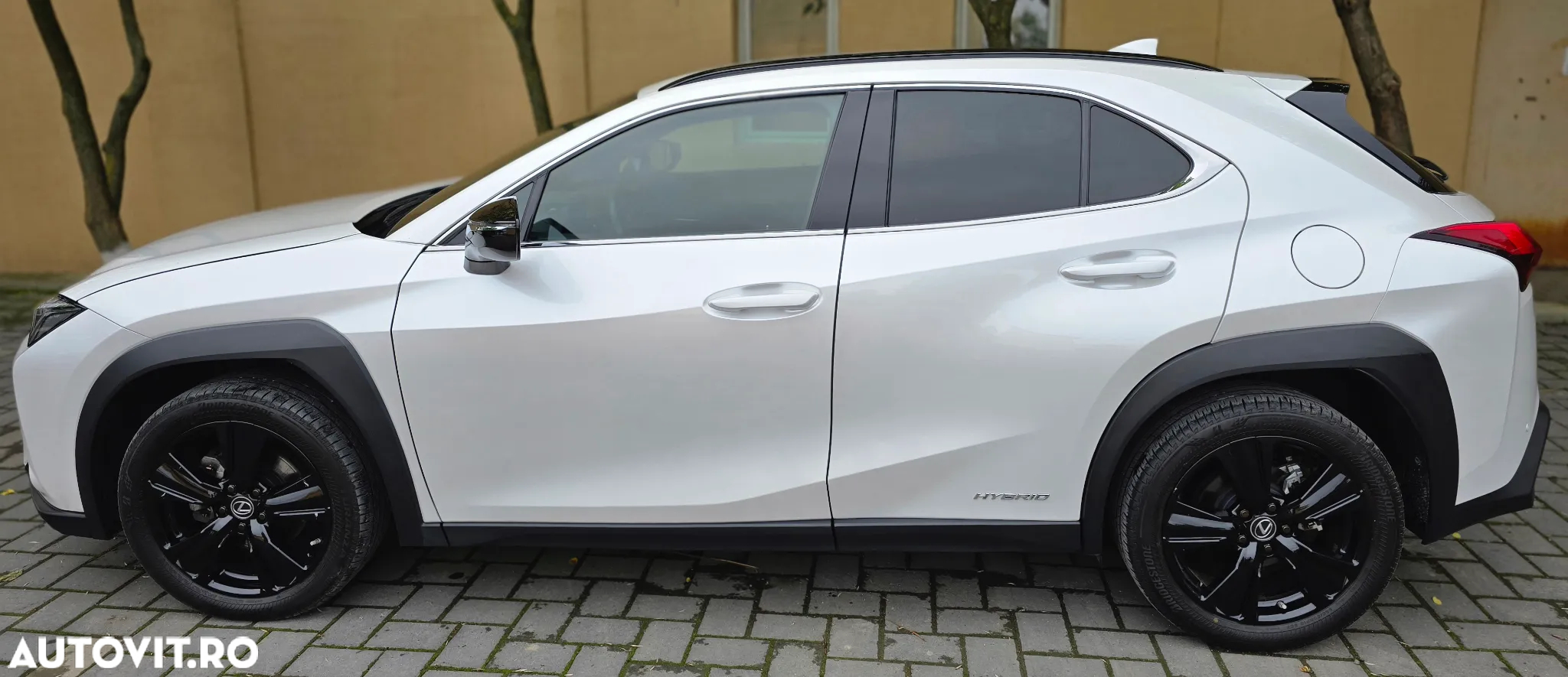 Lexus UX 250h FWD Executive - 3