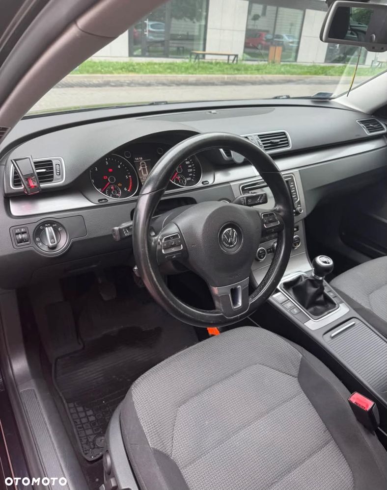 Volkswagen Passat 1.6 TDI Comfortline - 9