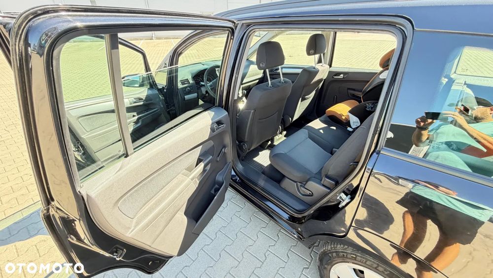 Opel Zafira 1.6 Enjoy - 24