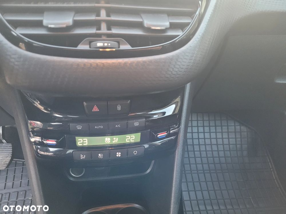 Peugeot 2008 PureTech 82 Signature - 15