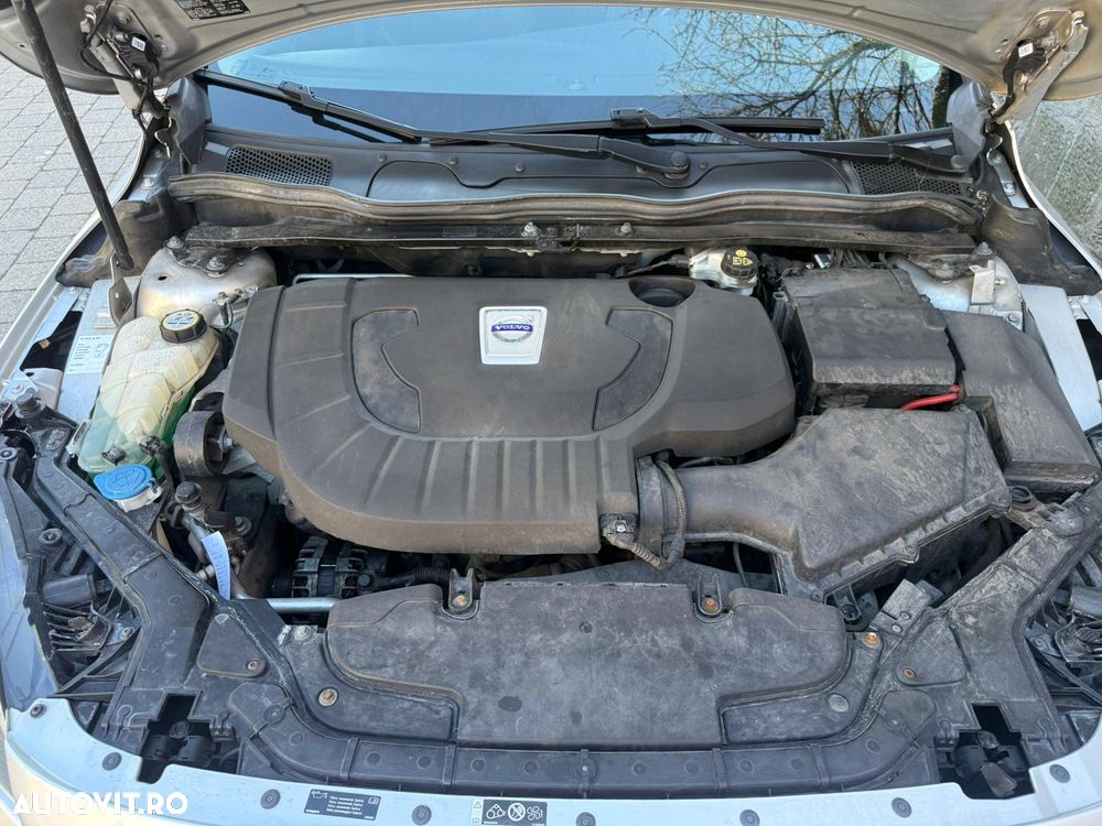 Volvo V40 D4 Momentum - 13