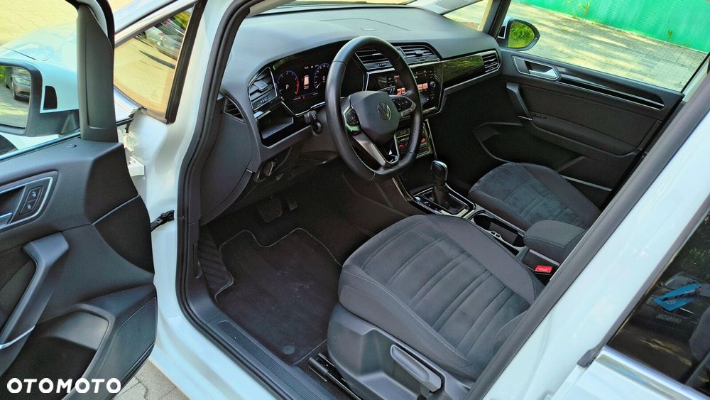 Volkswagen Touran - 11