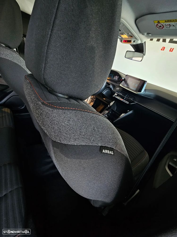 Peugeot e-208 Active Pack - 23