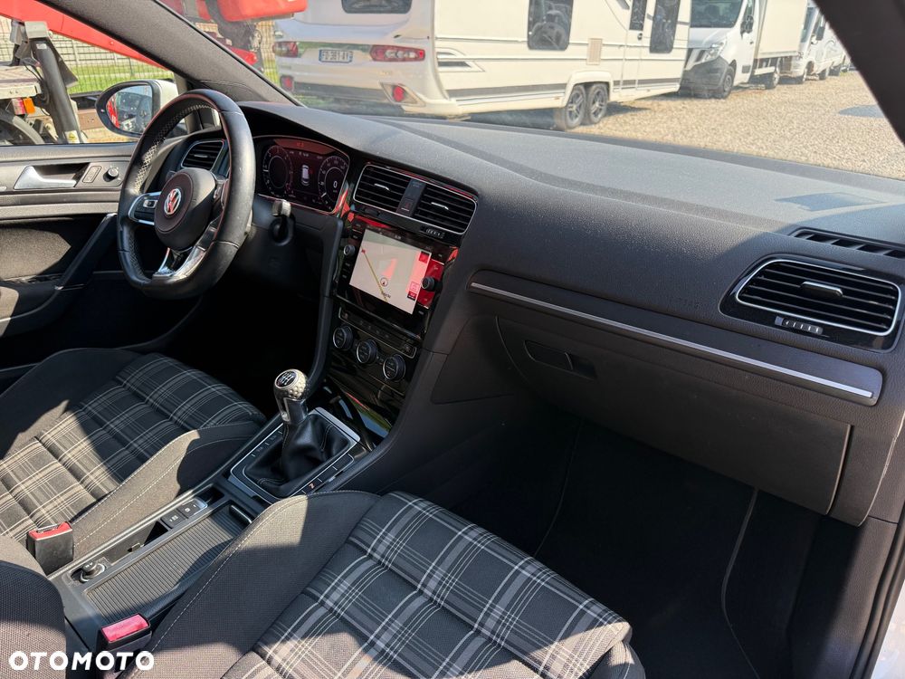 Volkswagen Golf GTD BlueMotion Technology - 11