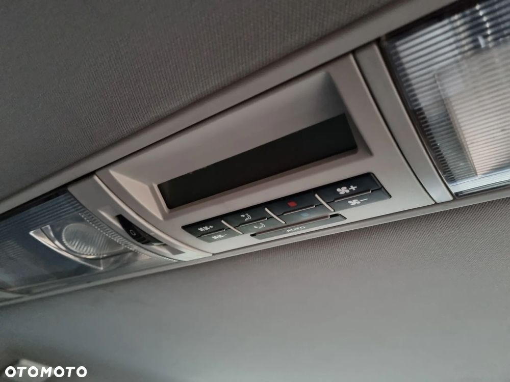 Volkswagen Multivan - 20