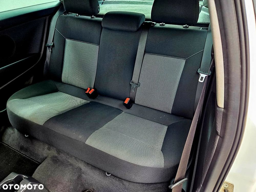 Opel Astra GTC 1.6 Innovation - 9