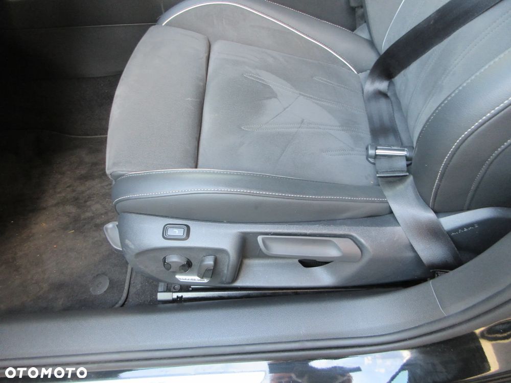 Volkswagen Passat Variant 2.0 TDI SCR 4Mot Elegance DSG - 16