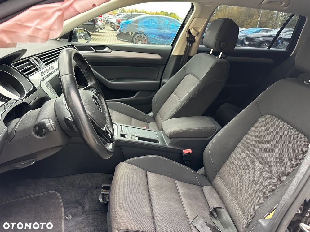 Volkswagen Passat - 13