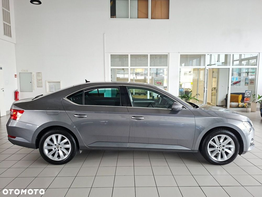 Skoda Superb 2.0 TSI Ambition DSG - 6