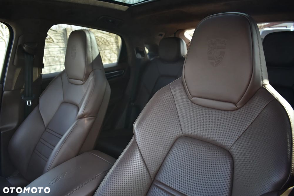 Porsche Cayenne - 21