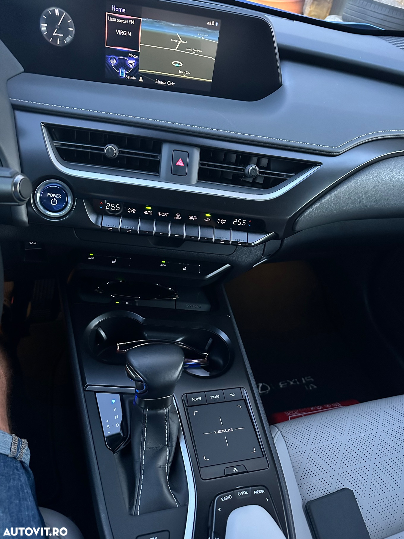 Lexus UX 250h 2.0L HEV 20H- (178 HP) 4X4 CVT Luxury - 31