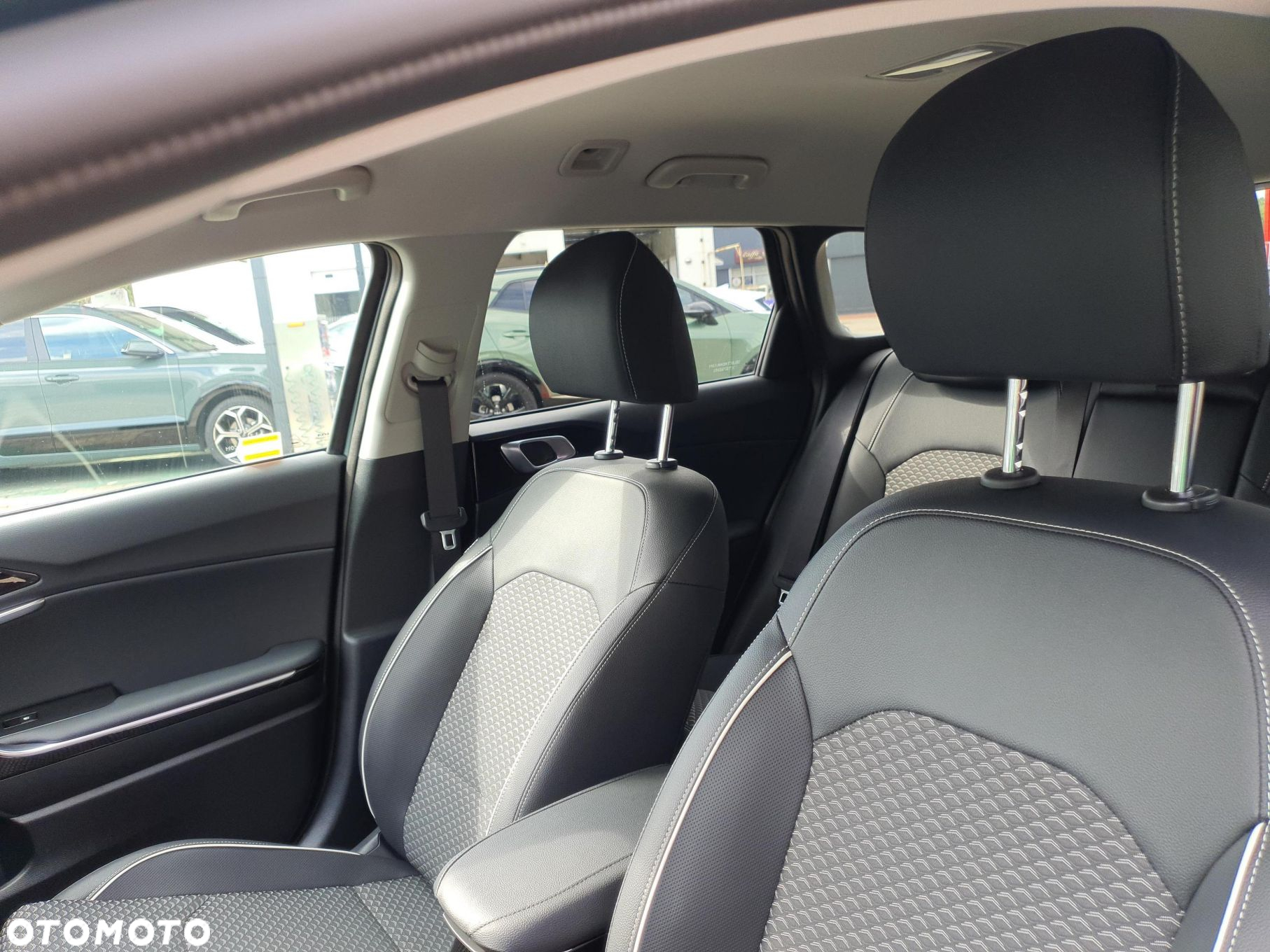 Kia Ceed - 10