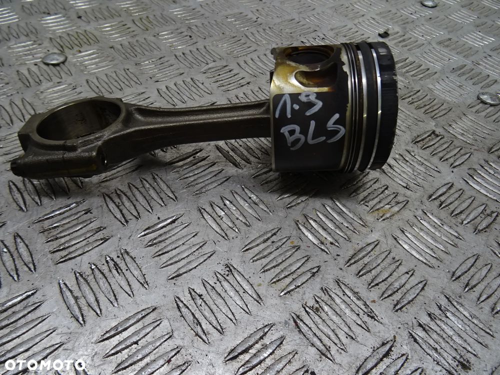 VW GOLF V 1.9TDI BLS TŁOK KORBOWÓD - 2