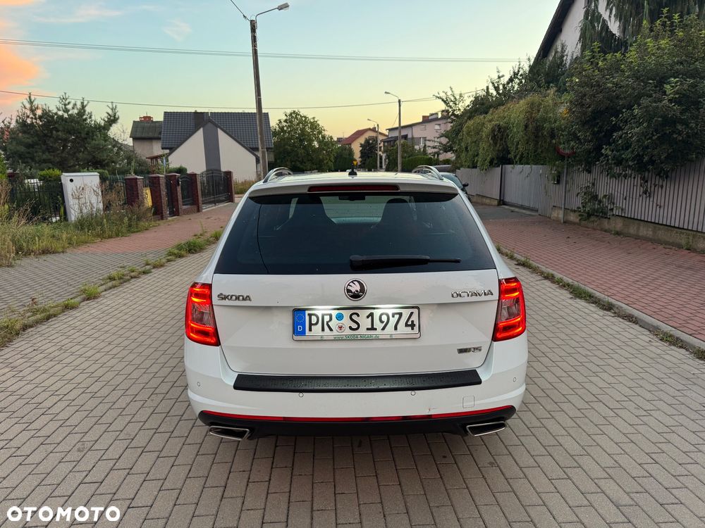 Skoda Octavia Combi 2.0 TDI (Green tec) RS - 16