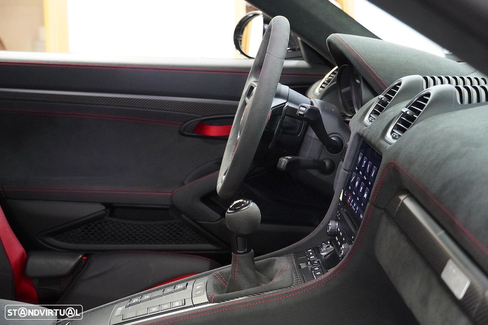 Porsche 718 Spyder RS - 37