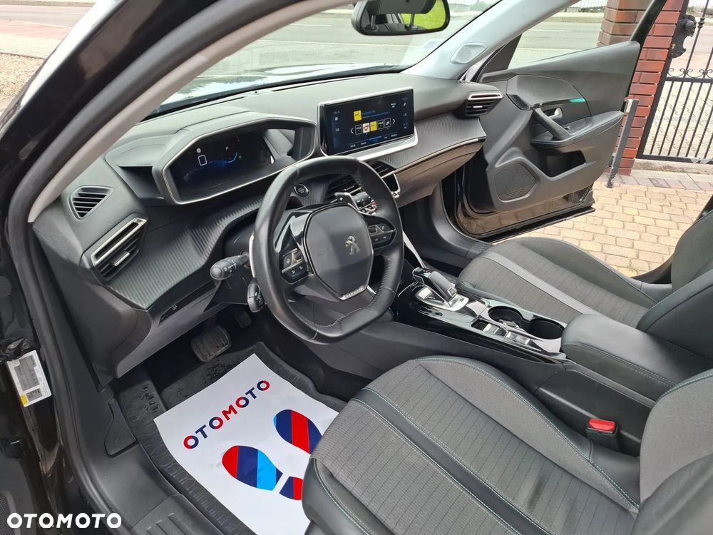 Peugeot 2008 PureTech 130 EAT8 GT - 10