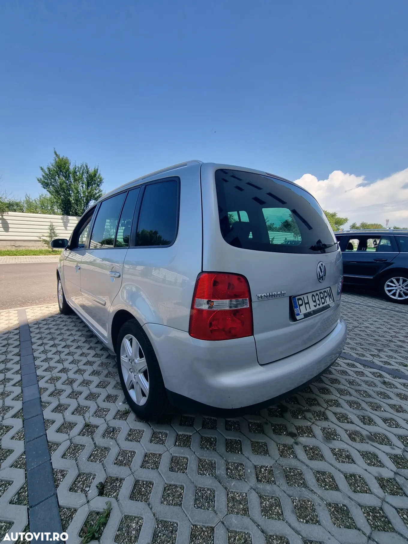 Volkswagen Touran 1.6FSI Highline - 2