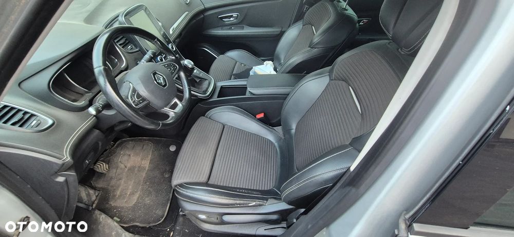 Renault Grand Scenic - 16