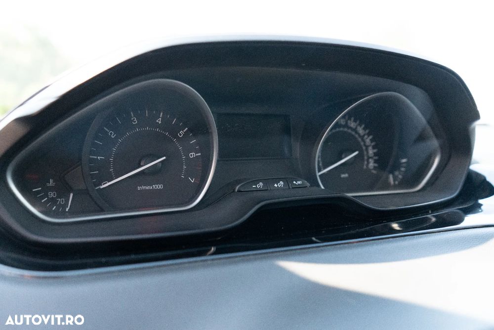 Peugeot 208 1.2 L PureTech Active - 16